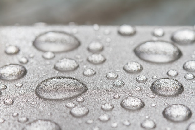 Foto gotas de agua sobre fondo blanco