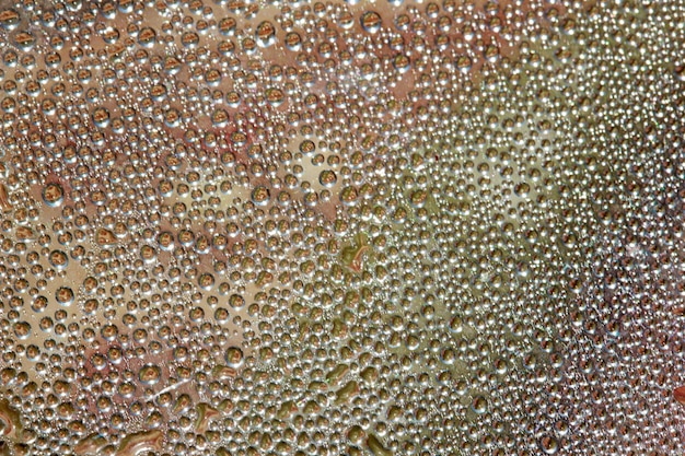 Gotas de agua sobre fondo de gota de lluvia de vidrio