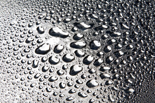 Gotas de agua sobre metal una hermosa textura inusual