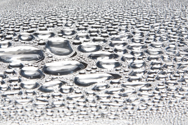 Gotas de agua sobre metal una hermosa textura inusual
