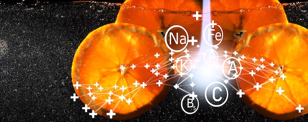 Gotas de agua sobre naranja dulce madura. Fondo de mandarina fresca con espacio de copia de su texto. Concepto vegetariano.