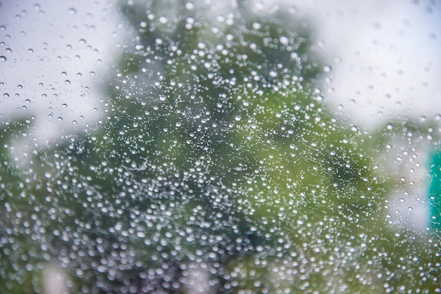 Gotas de agua sobre vidrio