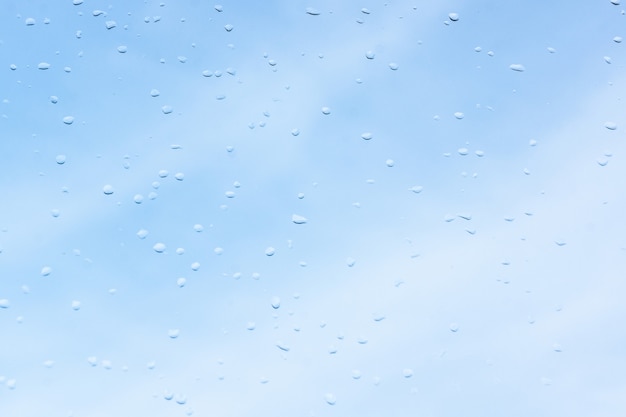 Gotas de agua sobre el vidrio