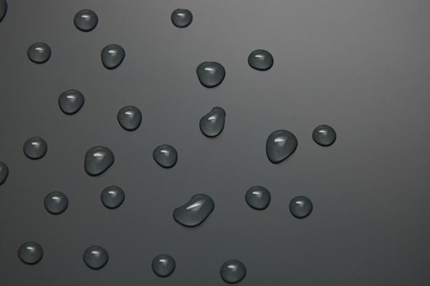 Foto gotas de água abstratas na macro de fundo cinza bolhas fecham