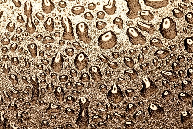 Gotas de água de fundo abstrato em vidro dourado ou metal