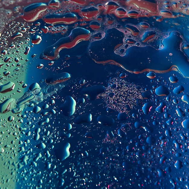 Gotas de água de néon de fundo de cor roxa e azul. pano de fundo moderno para seu projeto.