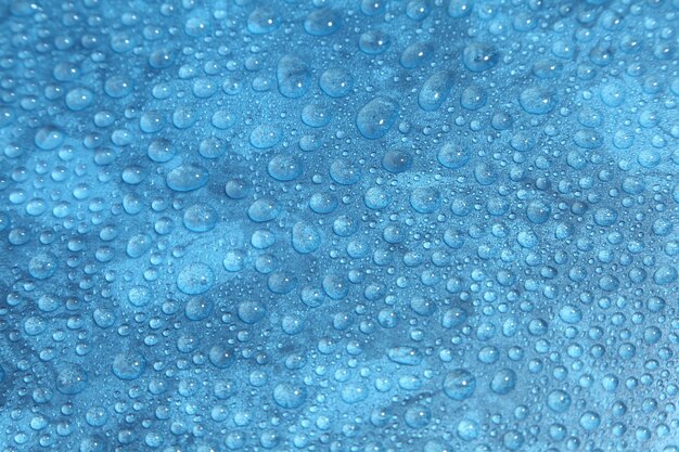 Gotas de água em close em fundo azul Gota de água em fotografia macro