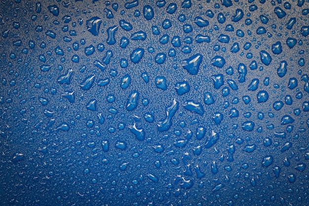 Gotas De água No Fundo Azul.