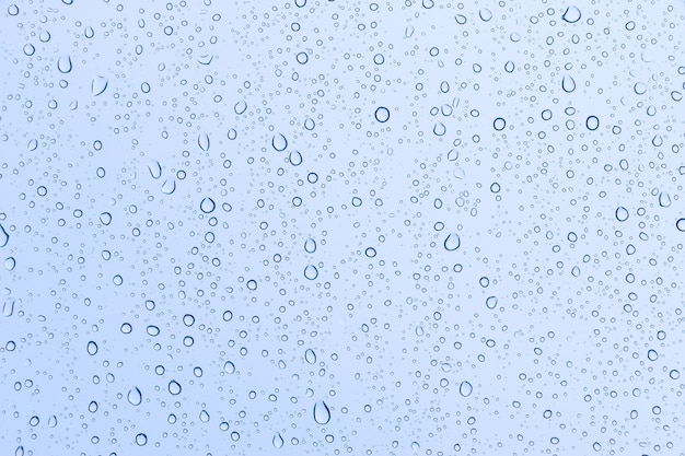 Gotas de chuva na textura dos vidros das janelas