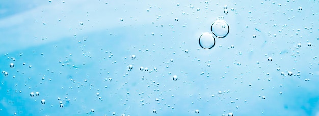 Foto gotas de chuva no céu azul