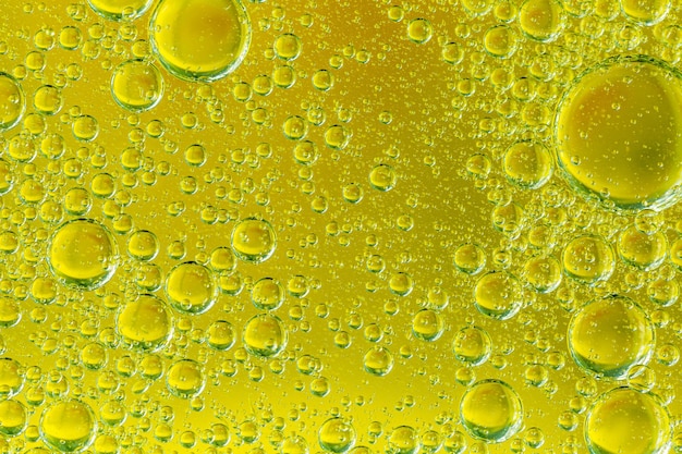 Gotas doradas de fondo de superficie de aceite o suero