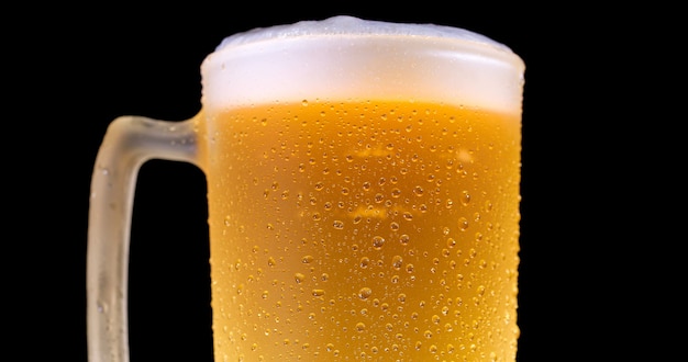 Gotas em cerveja recém-vertida detalhe macro delicioso não focado
