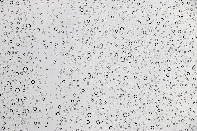 Gotas de lluvia sobre la textura de los cristales de ventana