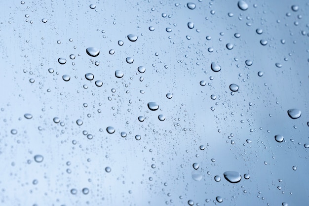 gotas de lluvia sobre vidrio transparente, gotas de lluvia