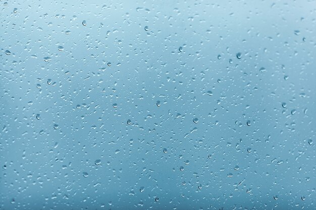 Gotas de lluvia en la ventana. Agua en el vaso. Corriendo gotas. Antecedentes conceptuales.