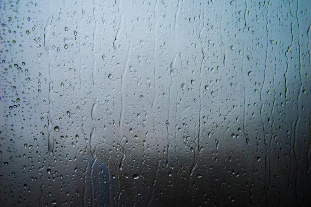 gotas de lluvia en una ventana