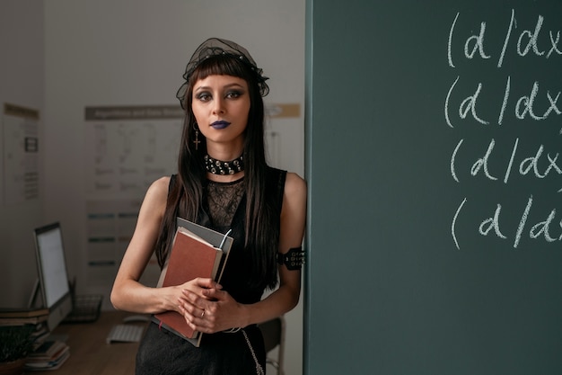 Foto gothic-schüler besucht die schule