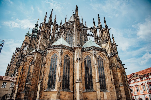 La gótica Catedral de San Vito en el complejo del Castillo de Praga República Checa Castillo de Praga