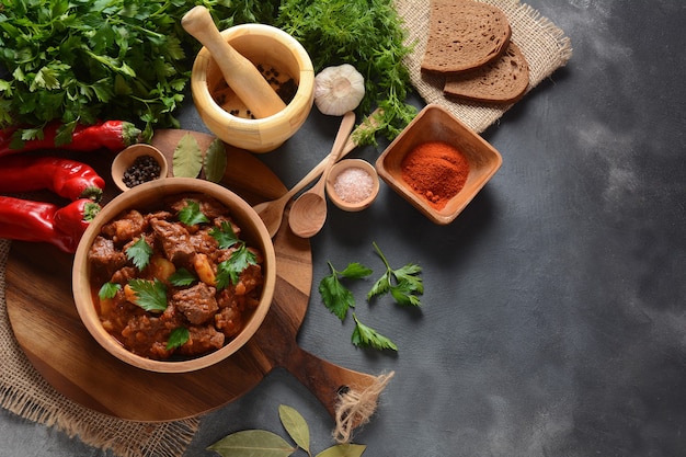 Goulash tradicional húngaro ensopado de carne de vaca