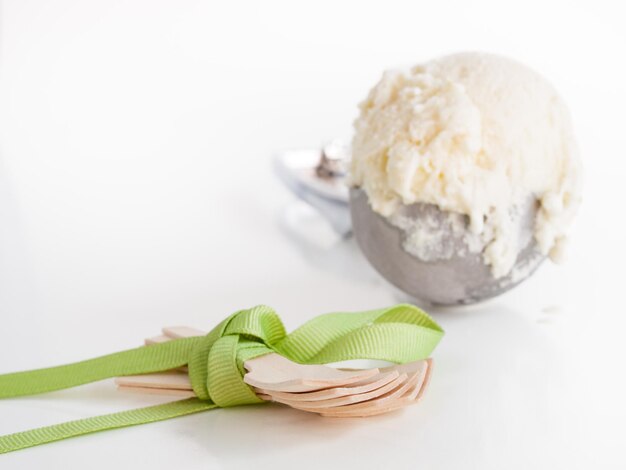 Gourmet helado de maíz dulce Olathe sobre fondo blanco.