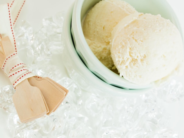 Gourmet helado de maíz dulce Olathe sobre fondo blanco.