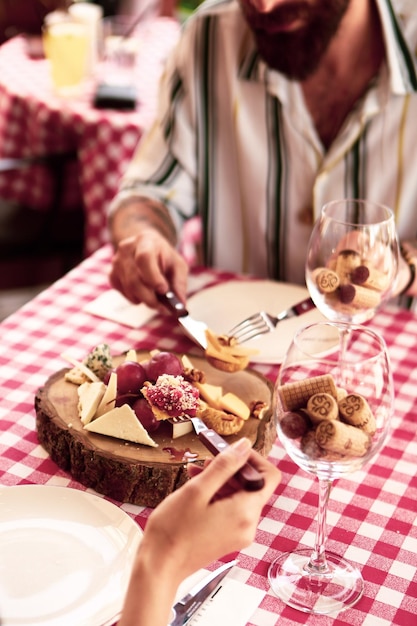 Gourmet-Käseplatte für Wein und Käse-Wurstwaren