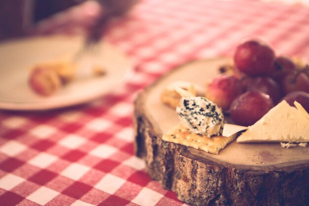 Gourmet-Käseplatte für Wein und Käse-Wurstwaren