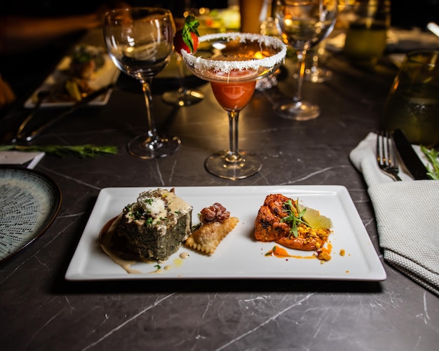 Gourmet-Lebensmittel und Farben in der Stadt