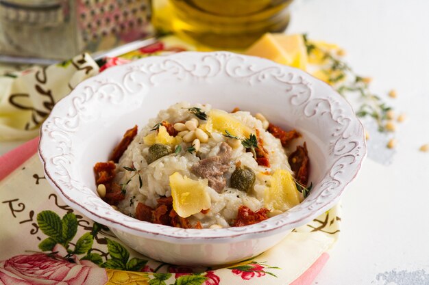 Gourmet-Risotto mit Fleisch und Gemüse