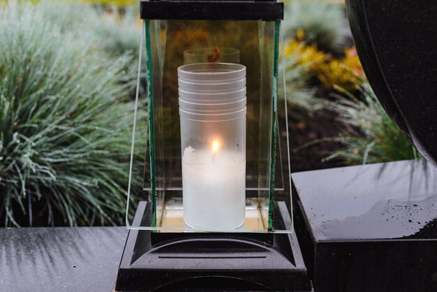 Foto grab kerzenlicht gräber auf einem friedhof katholischer friedhof hintergrund all saints feiertag