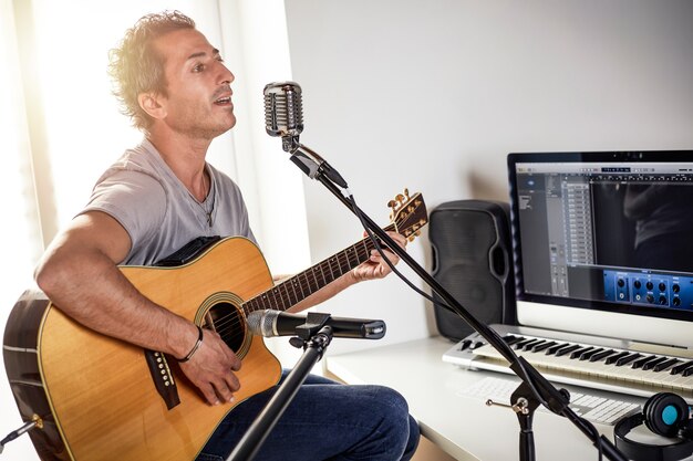 Grabación de guitarrista en casa studio