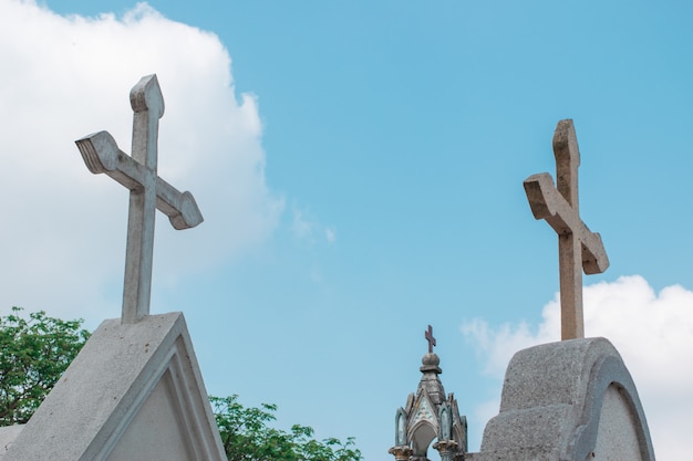 Grabsteine auf dem Friedhof