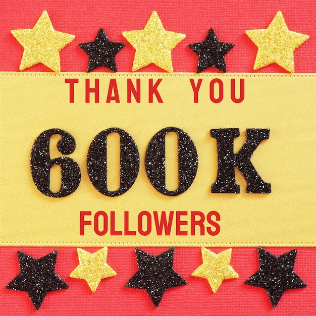 Gracias 600K, 600000 seguidores. Mensaje con números negros brillantes en rojo y oro.