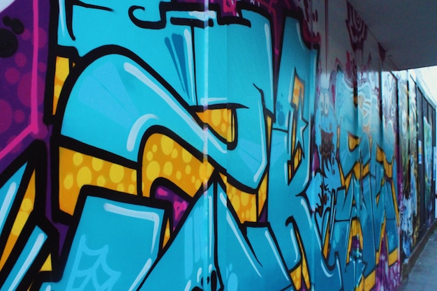 Graffiti colorido na parede