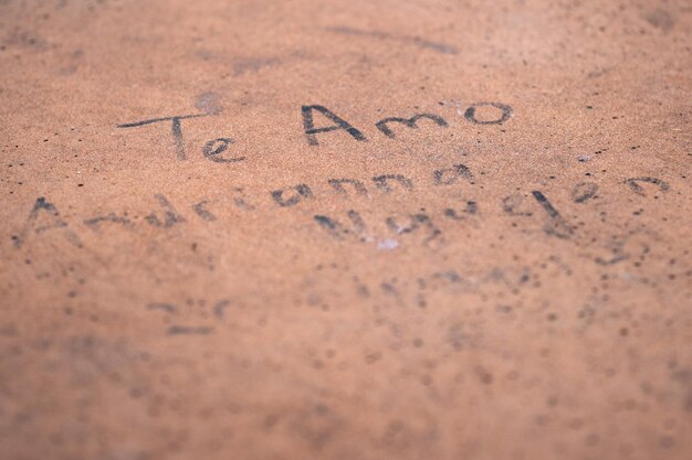 Foto graffiti mit den wörtern te amo es ist ein dialektaler ausdruck, der ti amo oder ich liebe dich bedeutet