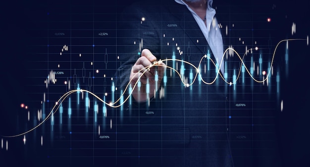 Gráfico de crecimiento de precios e indicadores Análisis de indicadores en una pantalla virtual por parte de un hombre de negocios con traje Crecimiento de indicadores comerciales de alta ganancia