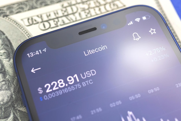 Gráfico de Litecoin na tela closeup conceito de finanças de fundo de moeda criptográfica foto
