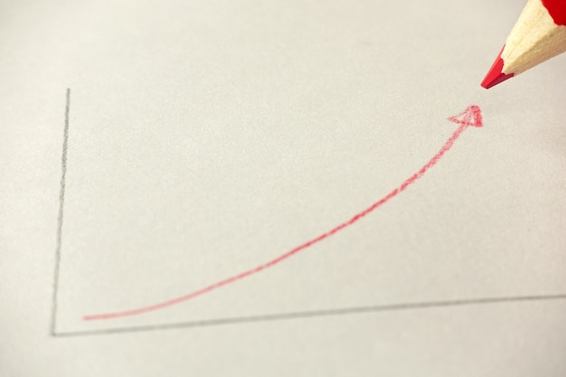 Foto gráfico de seta vermelha apontando para cima. mercado de ações, negócios.