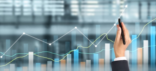 Gráfico de dibujo a mano, progreso del gráfico de crecimiento del negocio analizando datos financieros y de inversión, estrategia de planificación empresarial