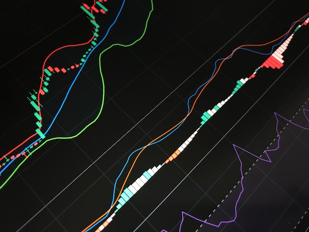 Gráfico do mercado de ações no gráfico suspenso de ações de fundo azul do investimento no mercado de ações