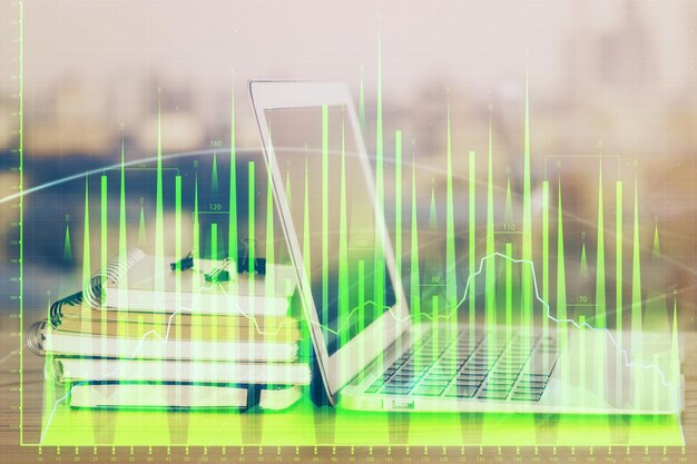 Gráfico do mercado de divisas holograma e computador pessoal em fundo dupla exposição conceito de investimento