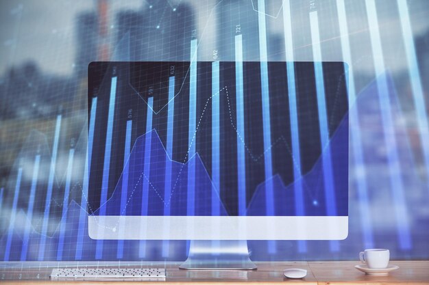 Gráfico del mercado de valores en el fondo con escritorio y computadora personal Doble exposición Concepto de análisis financiero