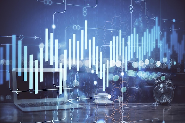 Gráfico del mercado de valores en el fondo con escritorio y computadora personal Doble exposición Concepto de análisis financiero