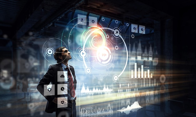 Gráfico de negocios y monitor de comercio. Técnica mixta