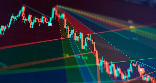 Gráfico de precio técnico e indicador gráfico de velas rojas y verdes en la pantalla de tema azul volatilidad del mercado tendencia alcista y bajista Fondo de moneda criptográfica de negociación de acciones