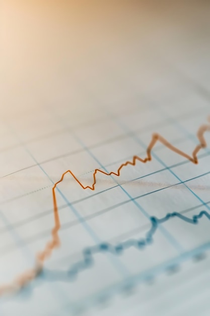 Un gráfico de una sola línea sutil que se eleva en un telón de fondo neutral que simboliza el aumento constante del mercado
