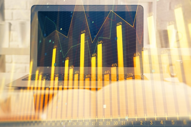 Gráfico y tabla del mercado de valores con fondo informático Múltiple exposición Concepto de análisis financiero