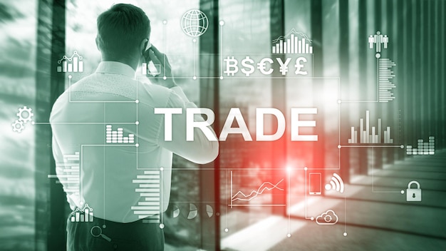 Gráfico de velas de comercio de acciones y diagramas en el fondo borroso del centro de la oficina