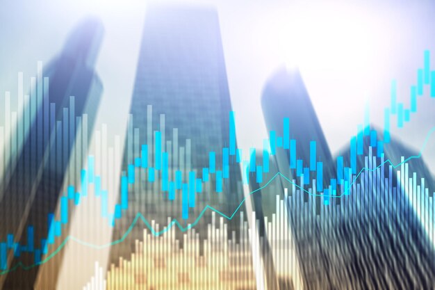 Gráfico de velas de comercio de acciones y diagramas en el fondo borroso del centro de la oficina