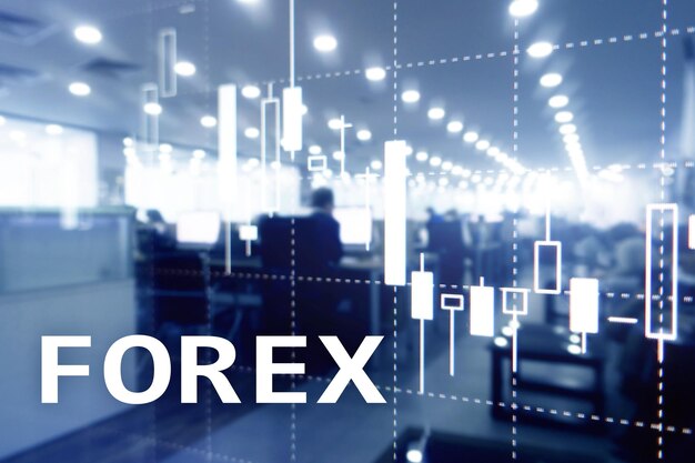 Gráfico de velas financieras de operaciones de cambio de divisas y gráficos en el fondo borroso del centro de negocios